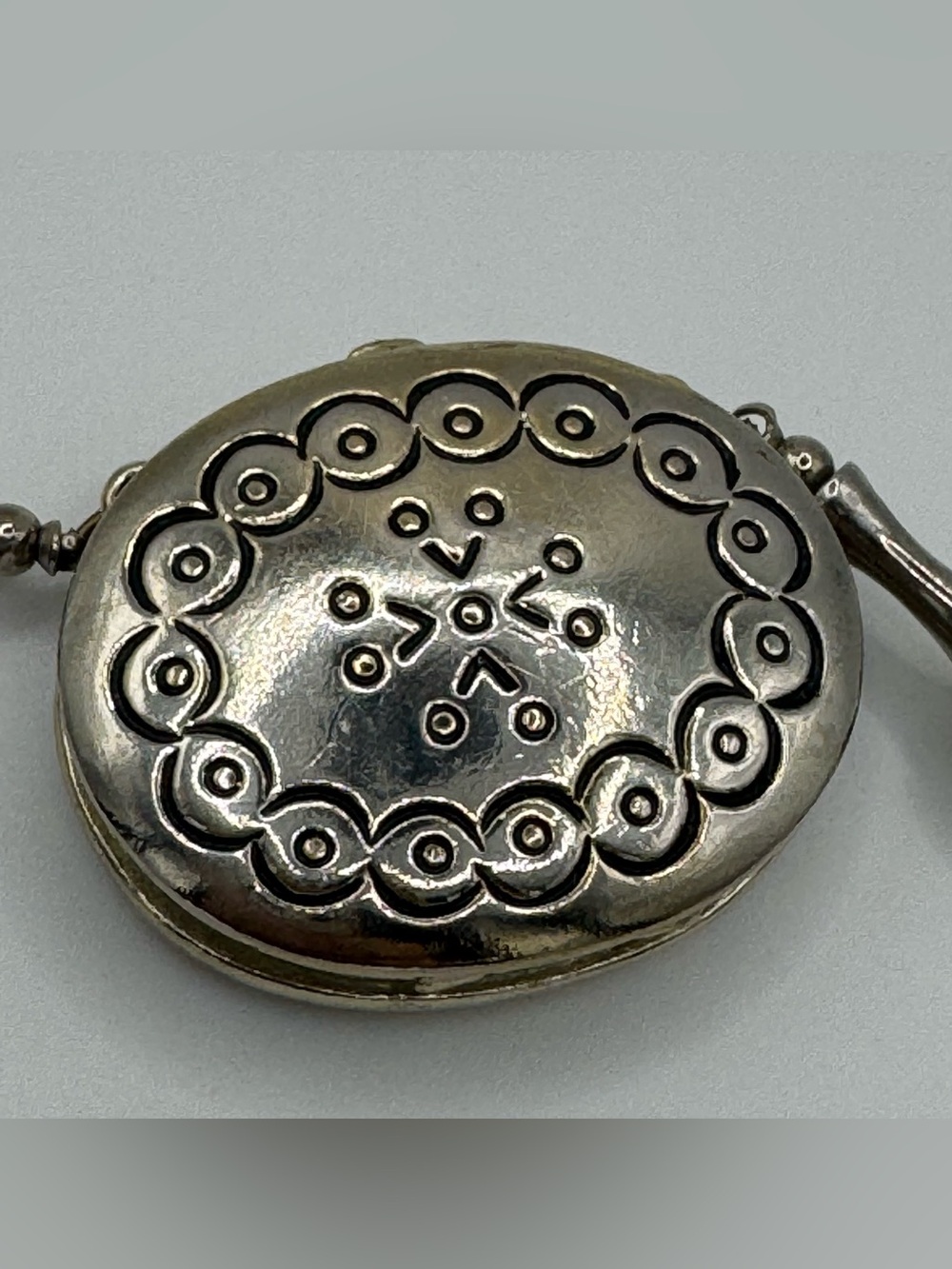 Vintage 1973 Estee Lauder Moonsilver Solid
Perfume Necklace Full Locket Pendant - Picture 2 of 8